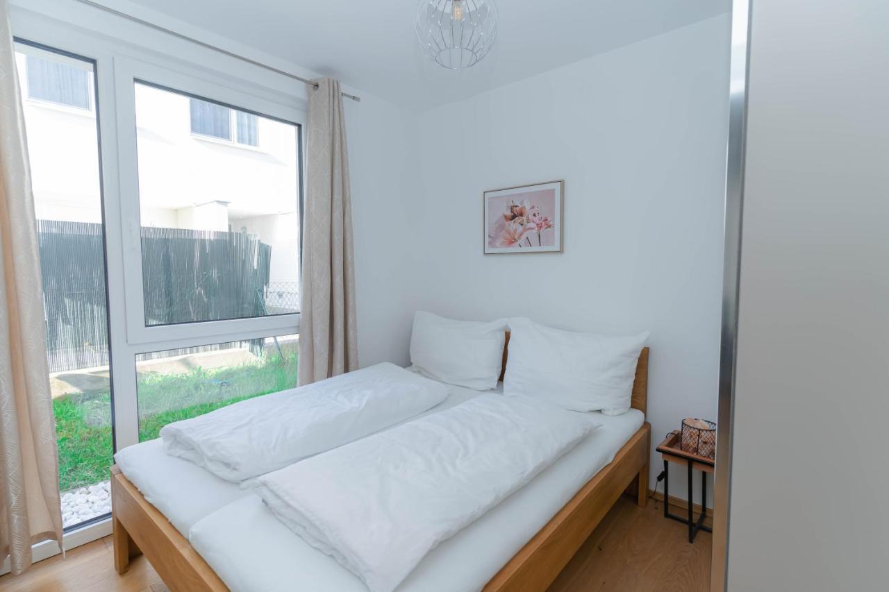 Modern Apartment With Tiny Garden Near City Center Vienna Exterior photo