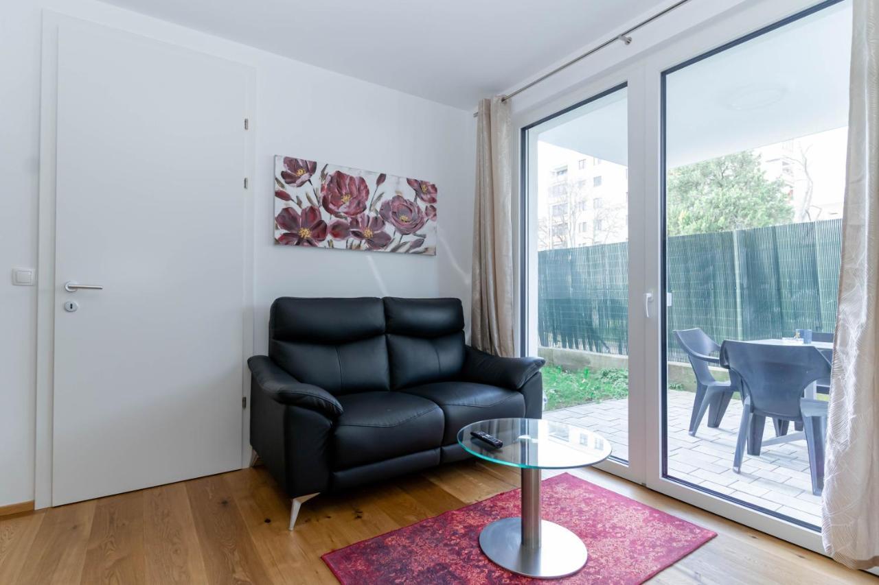 Modern Apartment With Tiny Garden Near City Center Vienna Exterior photo